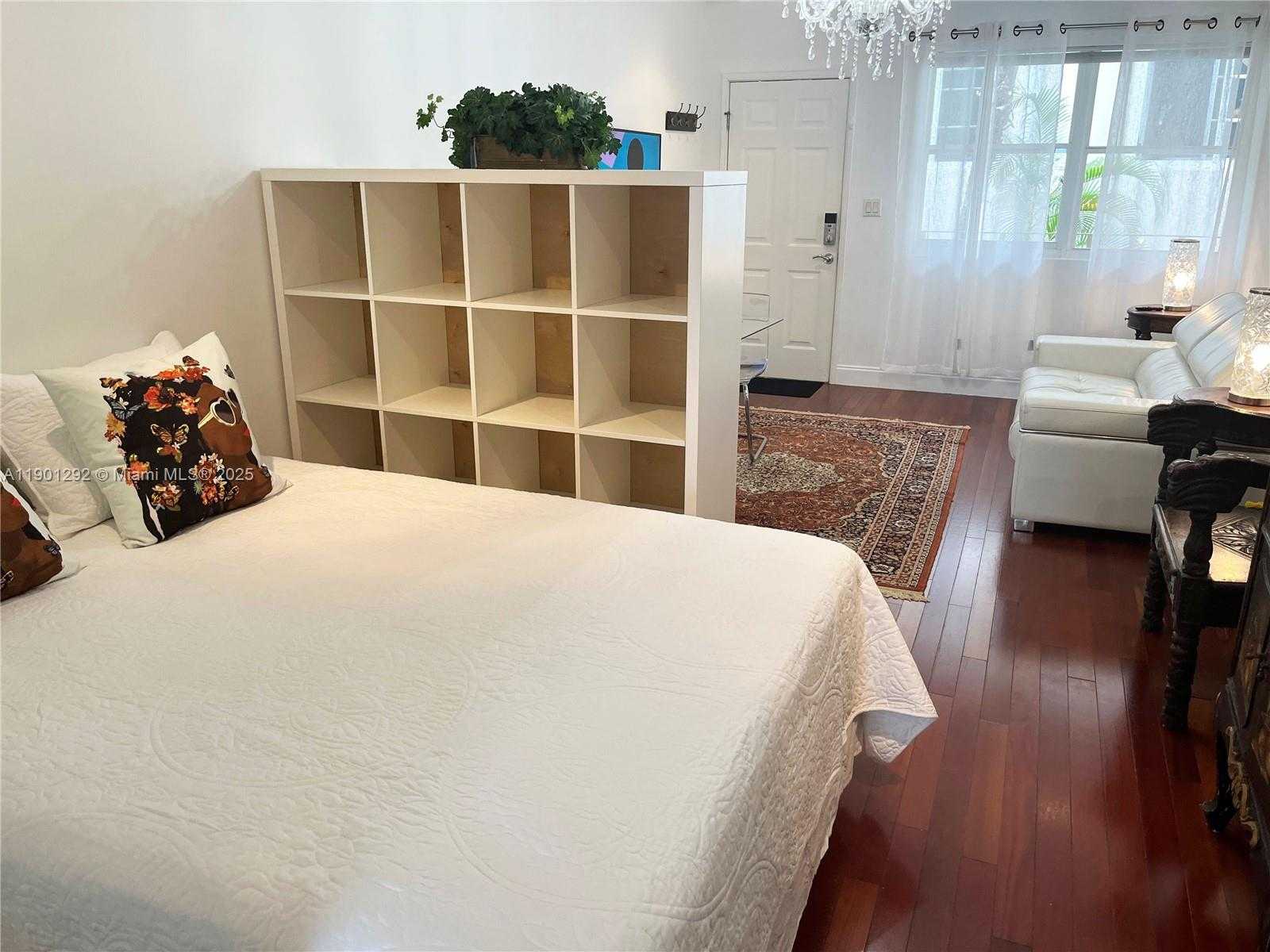 Small Image of 1340 DREXEL AVE #406, Miami Beach Number 14