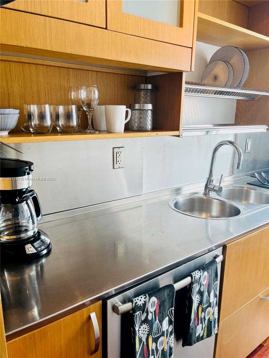 Small Image of 1340 DREXEL AVE #406, Miami Beach Number 23