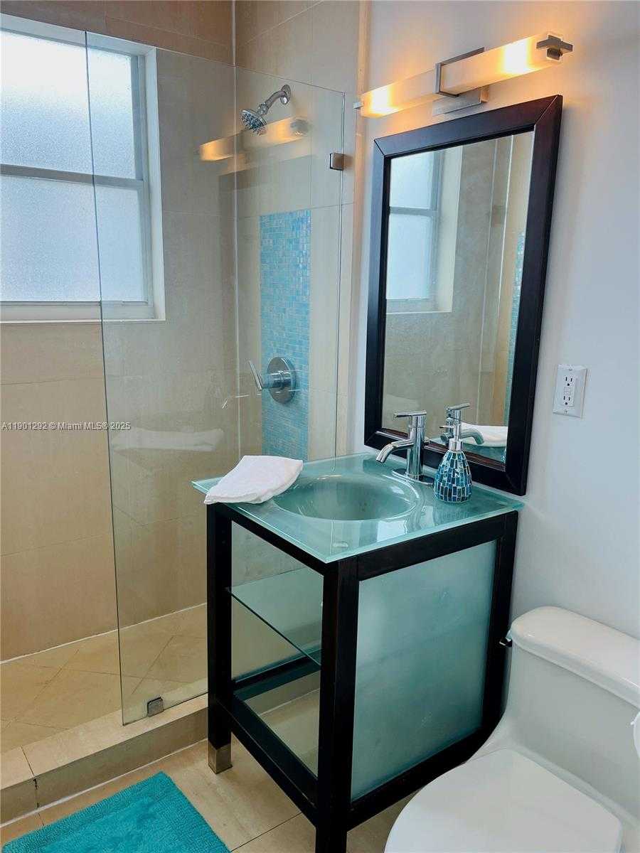 Small Image of 1340 DREXEL AVE #406, Miami Beach Number 24