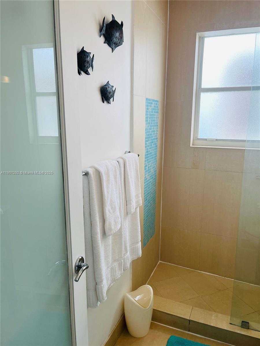 Small Image of 1340 DREXEL AVE #406, Miami Beach Number 27