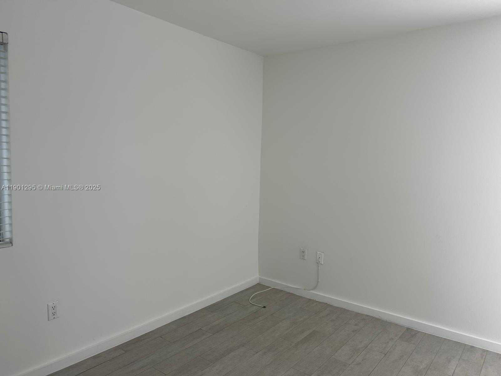 Small Image of 1601 MERIDIAN AVE #201, Miami Beach Number 10