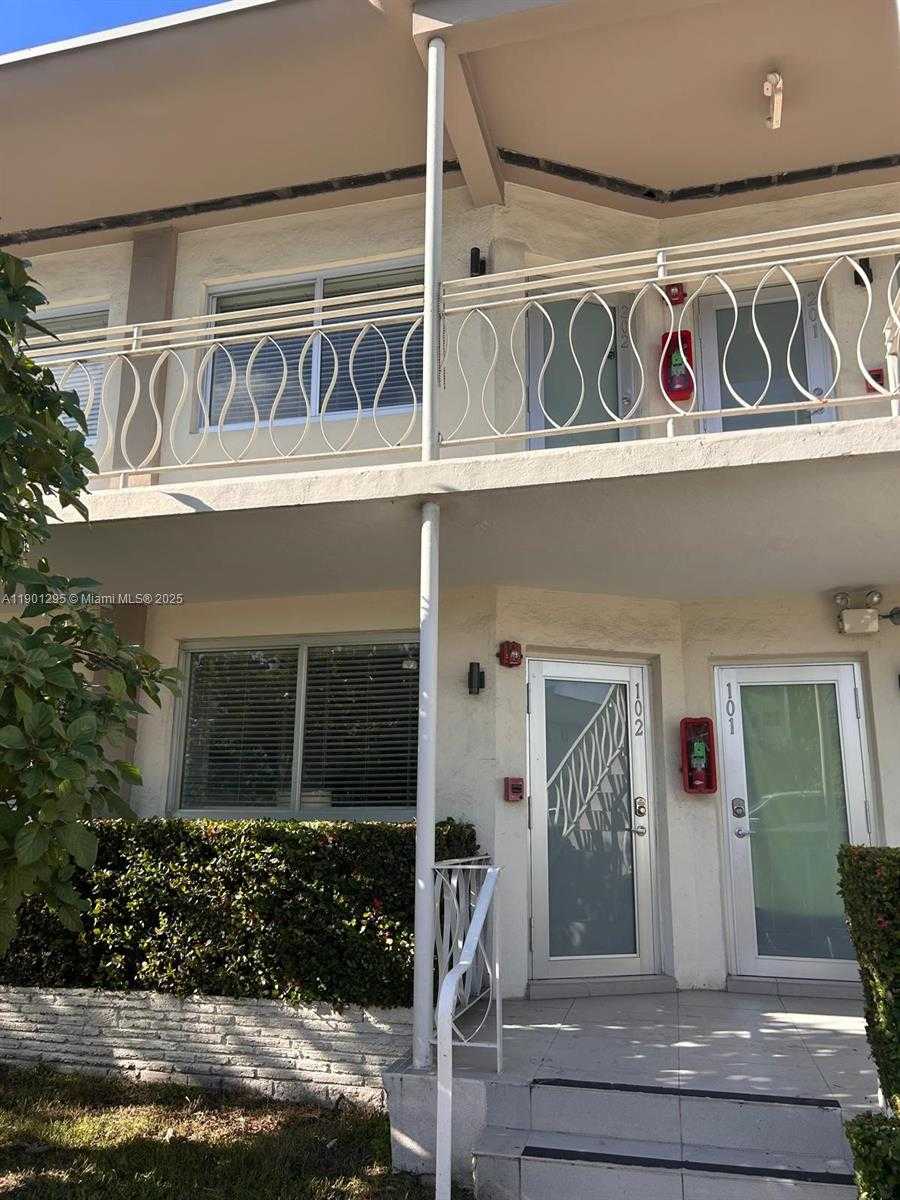 Small Image of 1601 MERIDIAN AVE #201, Miami Beach Number 2