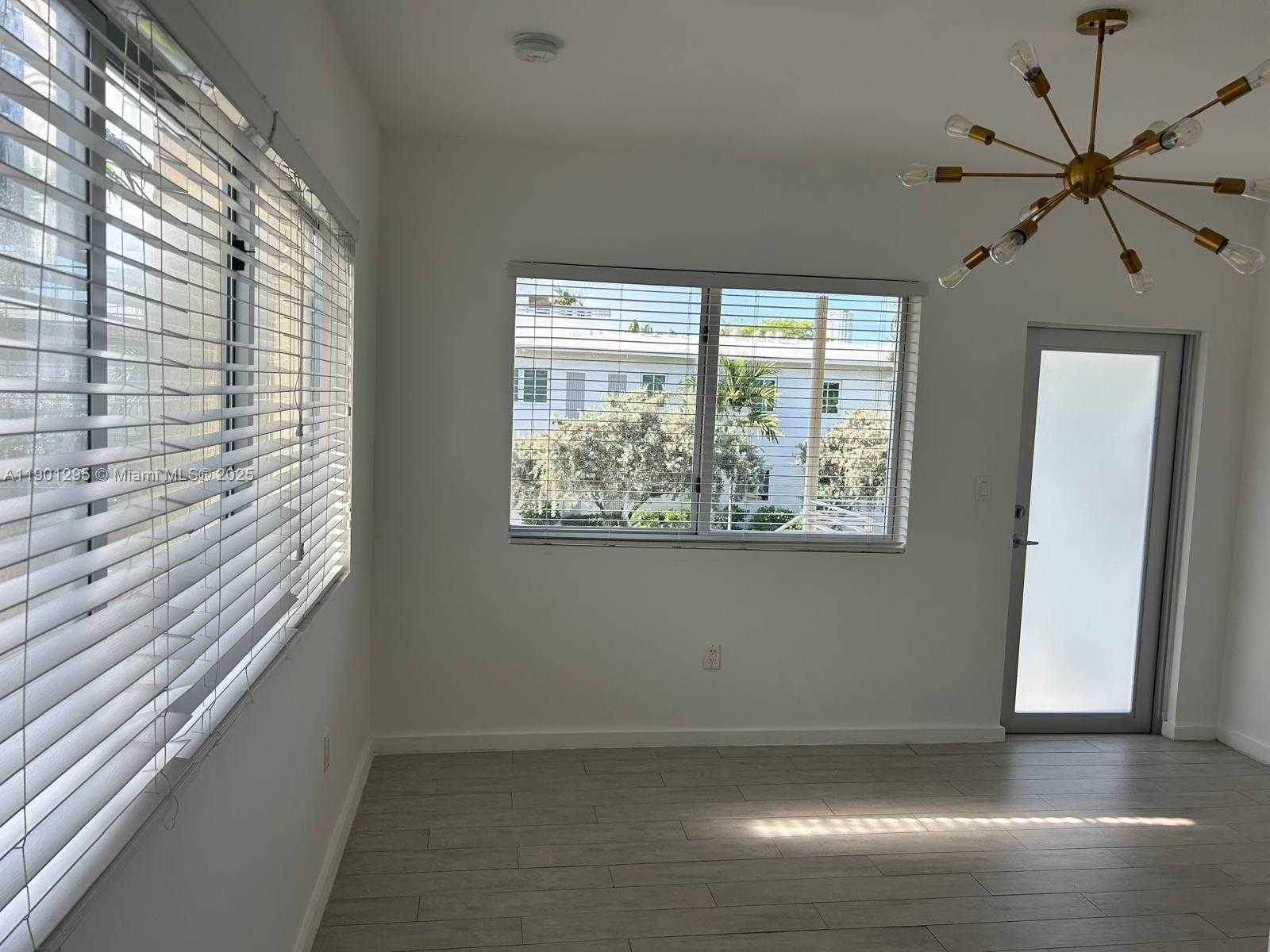 Small Image of 1601 MERIDIAN AVE #201, Miami Beach Number 3