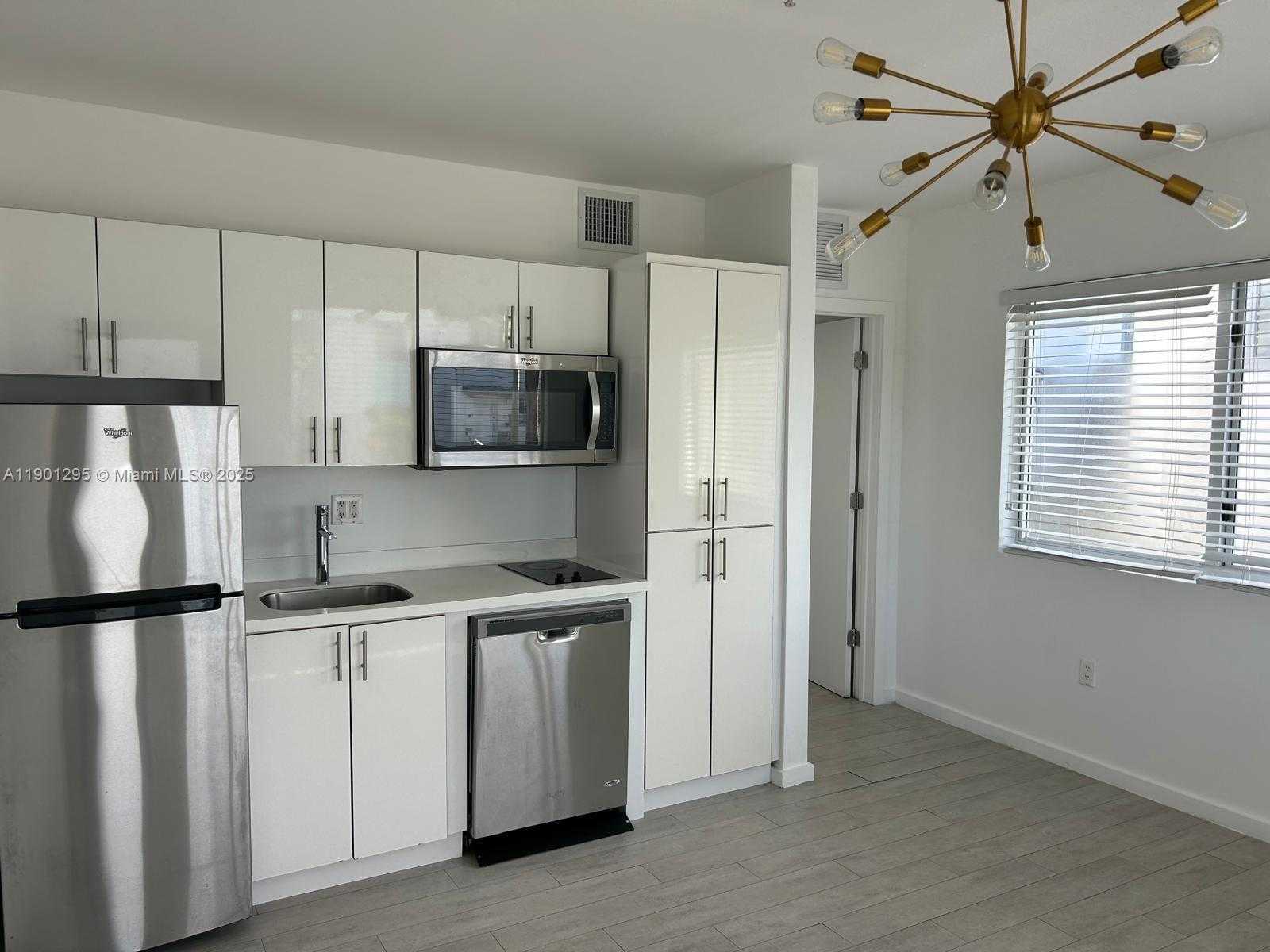 Small Image of 1601 MERIDIAN AVE #201, Miami Beach Number 4