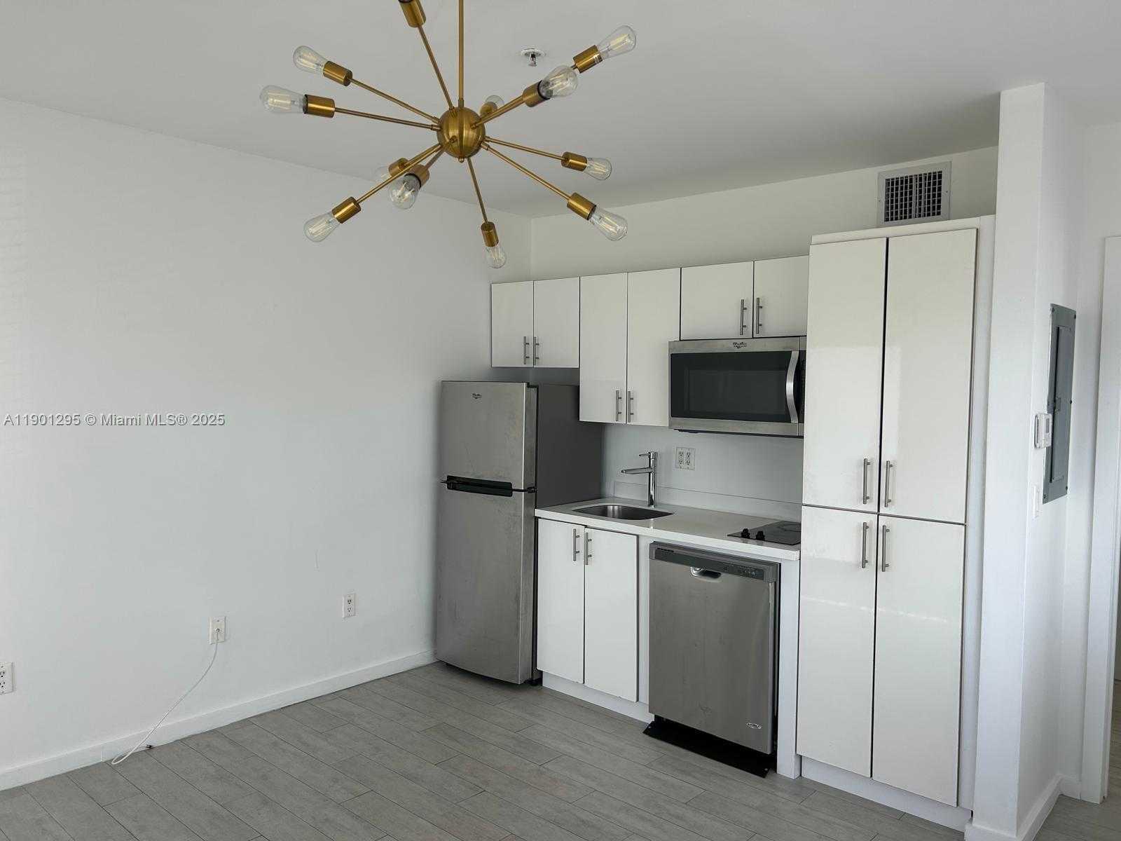Small Image of 1601 MERIDIAN AVE #201, Miami Beach Number 5