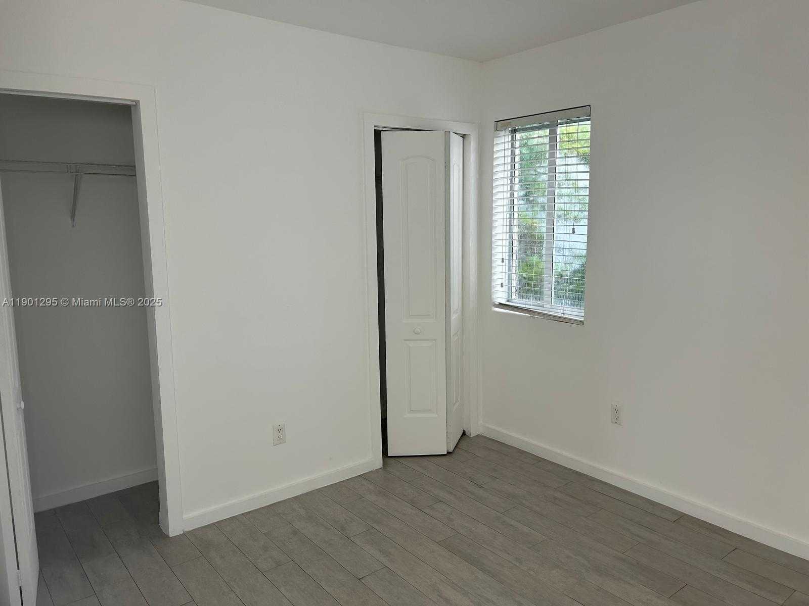 Small Image of 1601 MERIDIAN AVE #201, Miami Beach Number 9