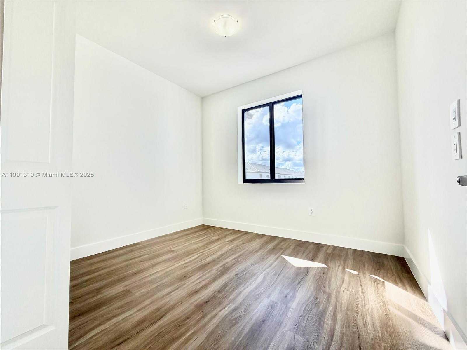 Small Image of 19113 SOUTH WEST 344 TER #19113, Miami Number 44