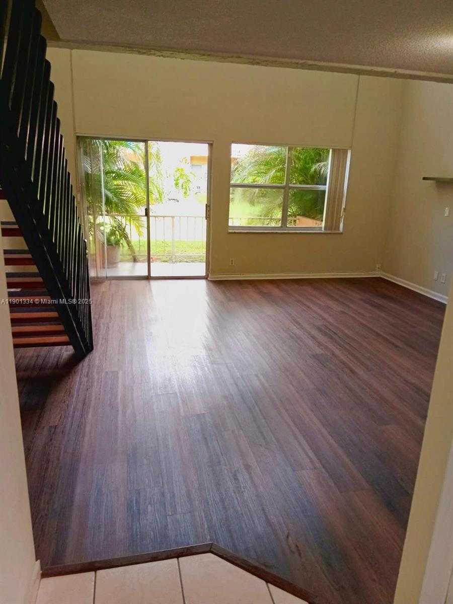 Small Image of 18051 NORTH WEST 68TH AVE #J102, Hialeah Number 13