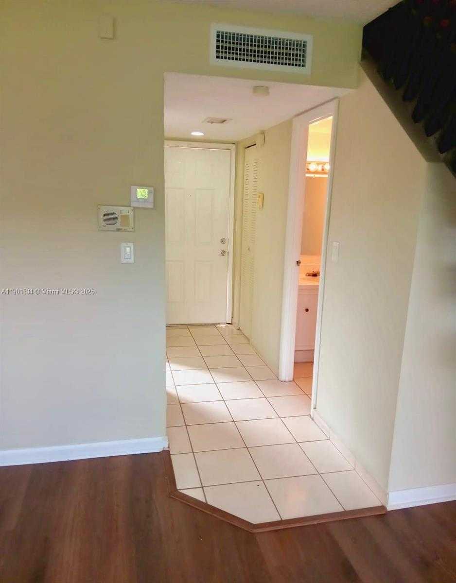 Small Image of 18051 NORTH WEST 68TH AVE #J102, Hialeah Number 3