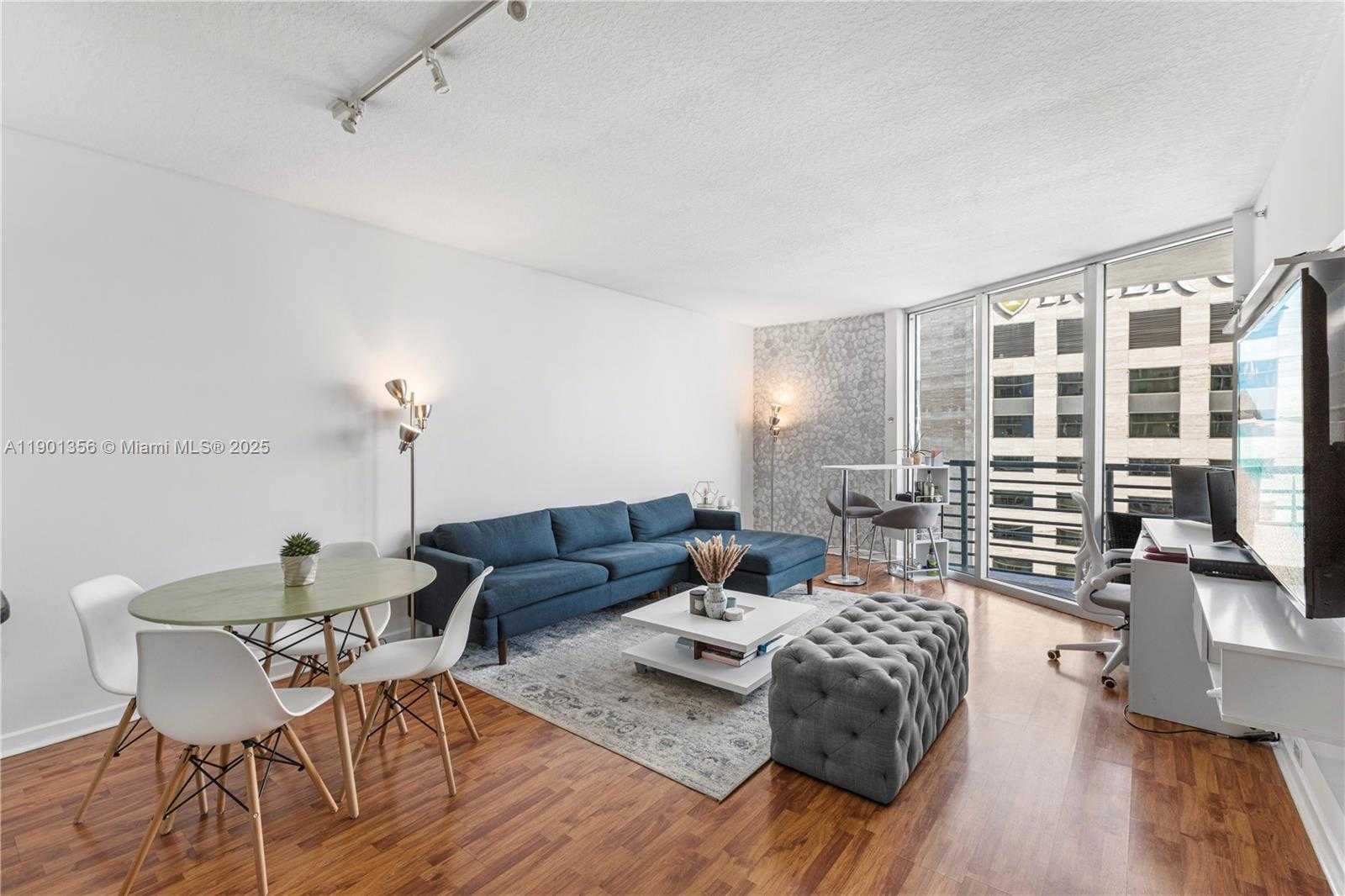 Small Image of 335 Biscayne Blvd, Miami, FL 33132, USA Number 11