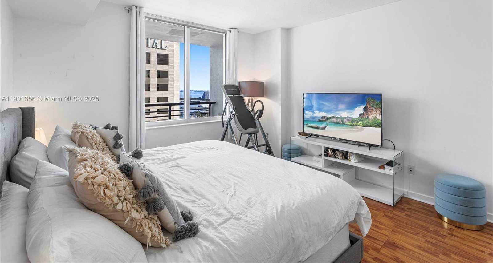 Small Image of 335 Biscayne Blvd, Miami, FL 33132, USA Number 12