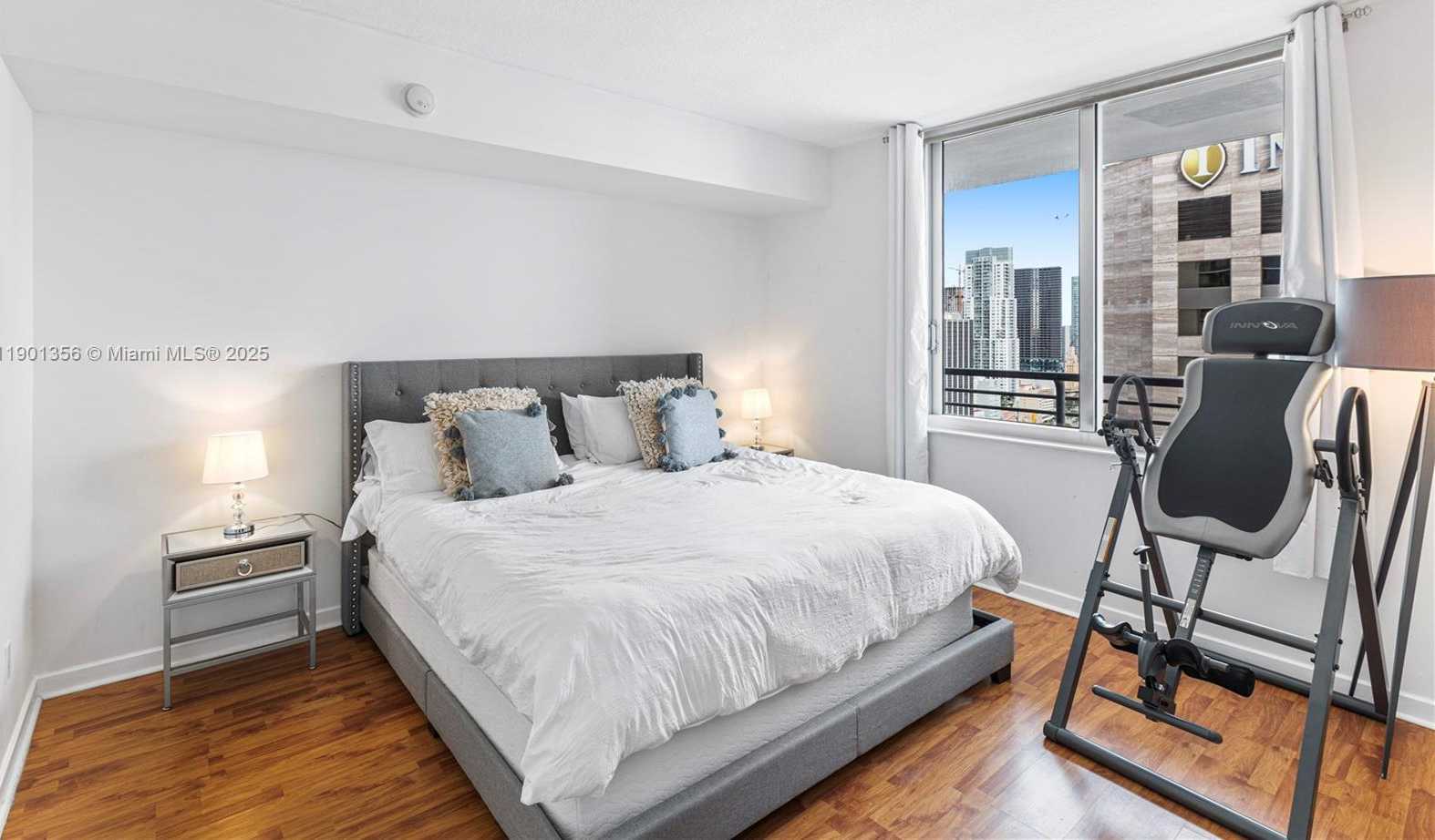 Small Image of 335 Biscayne Blvd, Miami, FL 33132, USA Number 13