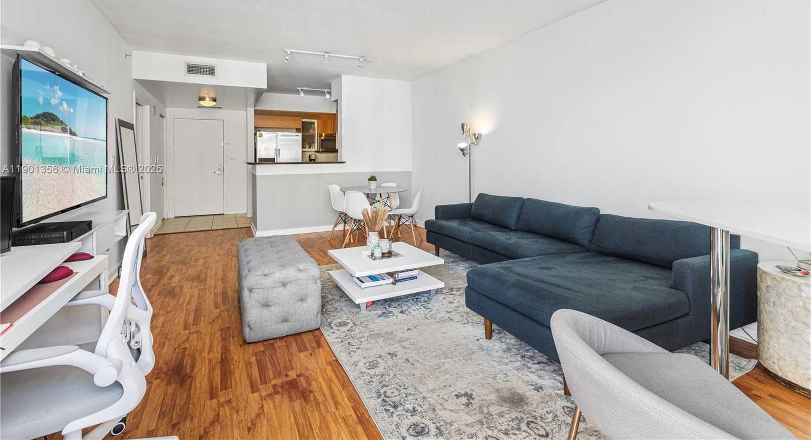 Small Image of 335 Biscayne Blvd, Miami, FL 33132, USA Number 6