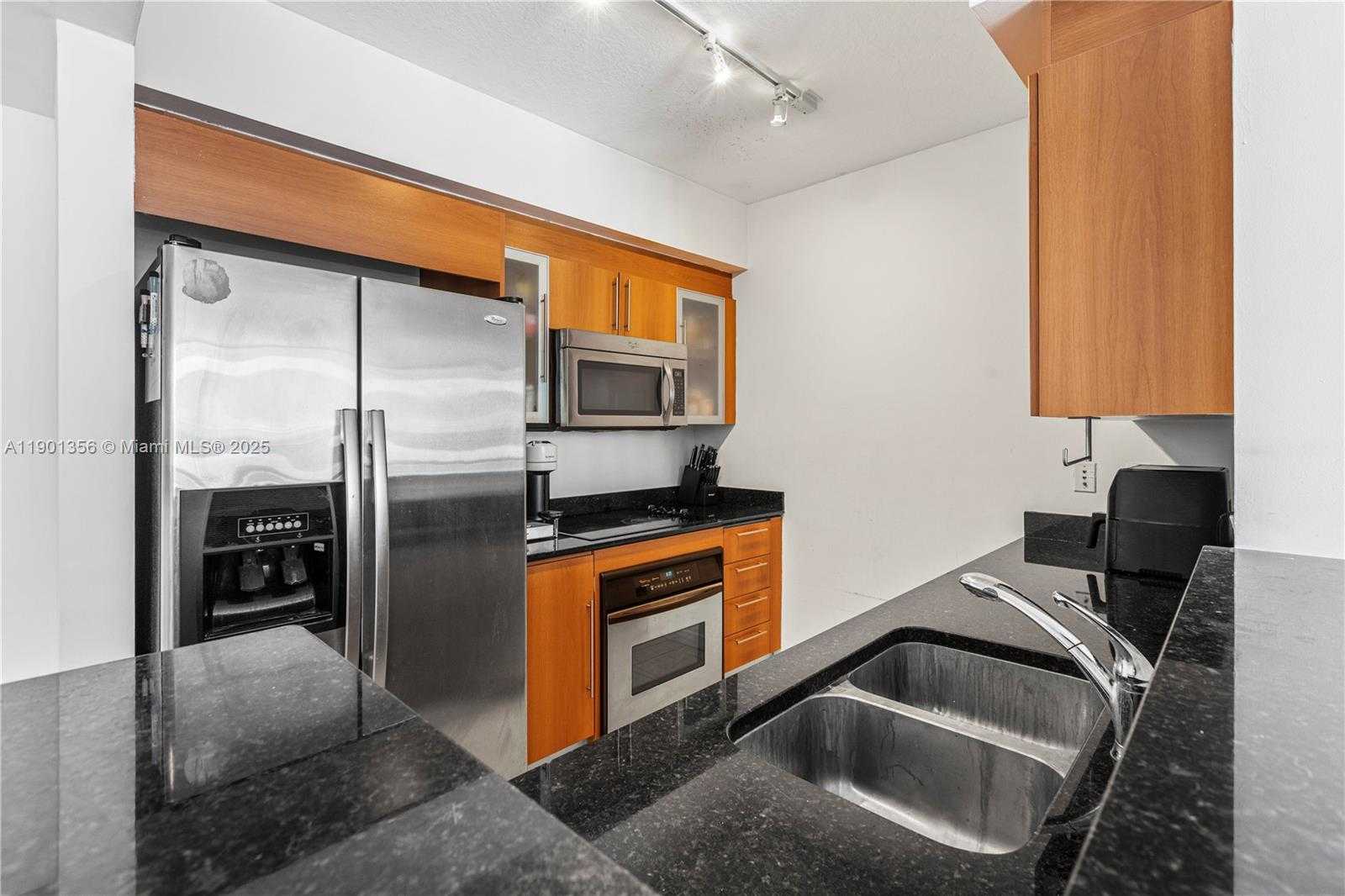 Small Image of 335 Biscayne Blvd, Miami, FL 33132, USA Number 9