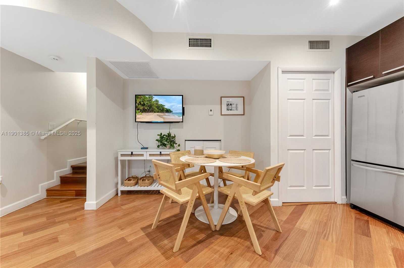 Small Image of 927 EUCLID AVE #6, Miami Beach Number 3