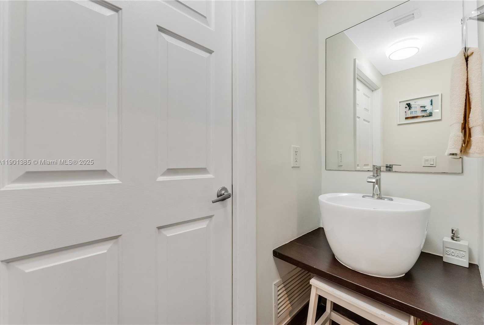 Small Image of 927 EUCLID AVE #6, Miami Beach Number 7