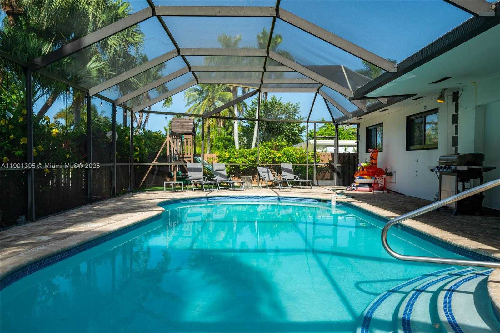 Small Image of 1141 NORTH NORTHLAKE DR, Hollywood Number 10