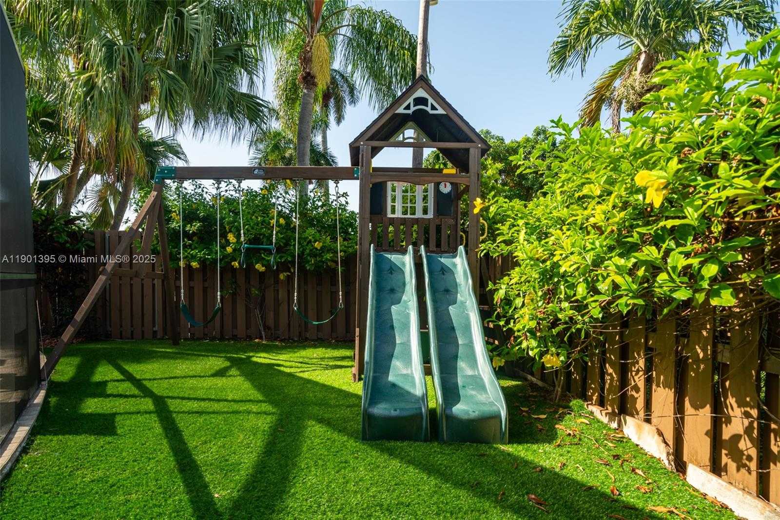 Small Image of 1141 NORTH NORTHLAKE DR, Hollywood Number 12
