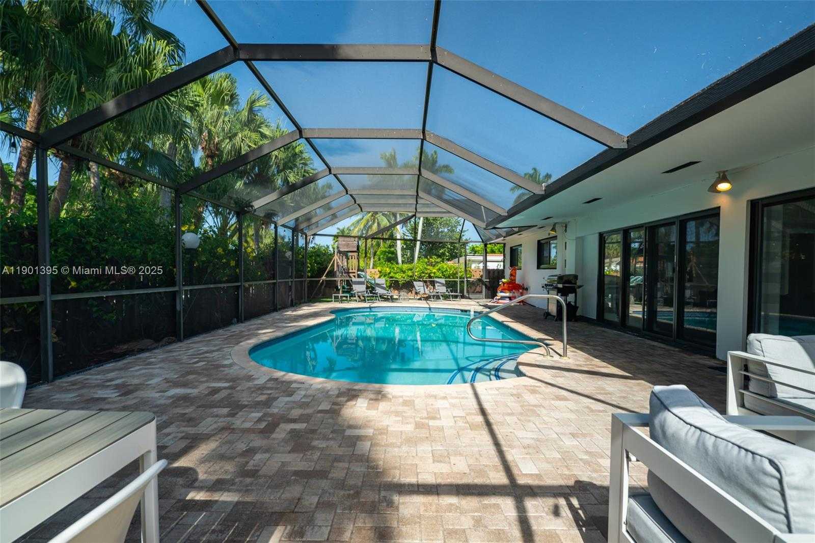 Small Image of 1141 NORTH NORTHLAKE DR, Hollywood Number 13