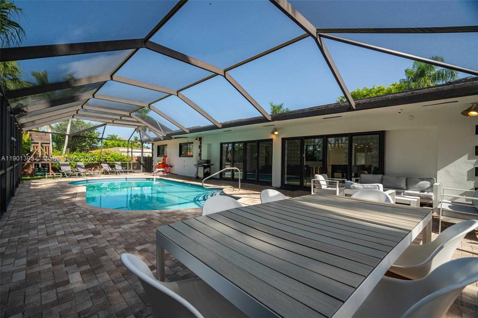 Small Image of 1141 NORTH NORTHLAKE DR, Hollywood Number 14
