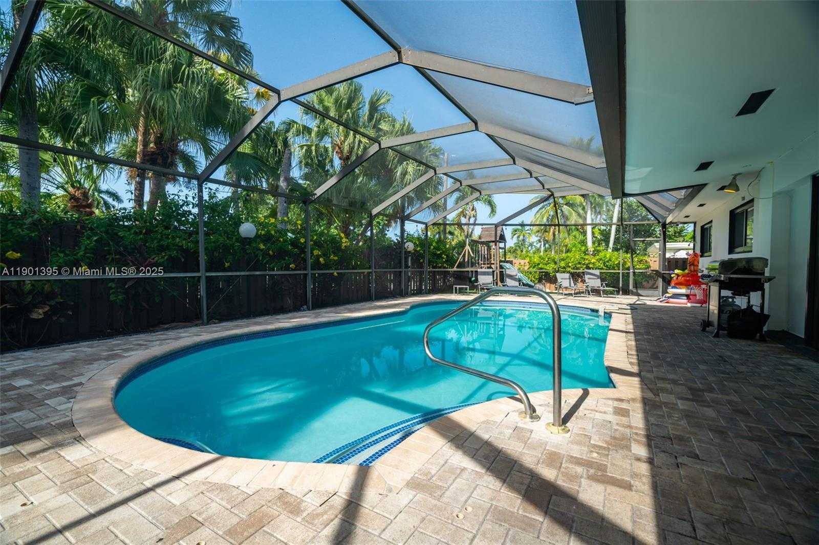 Small Image of 1141 NORTH NORTHLAKE DR, Hollywood Number 15