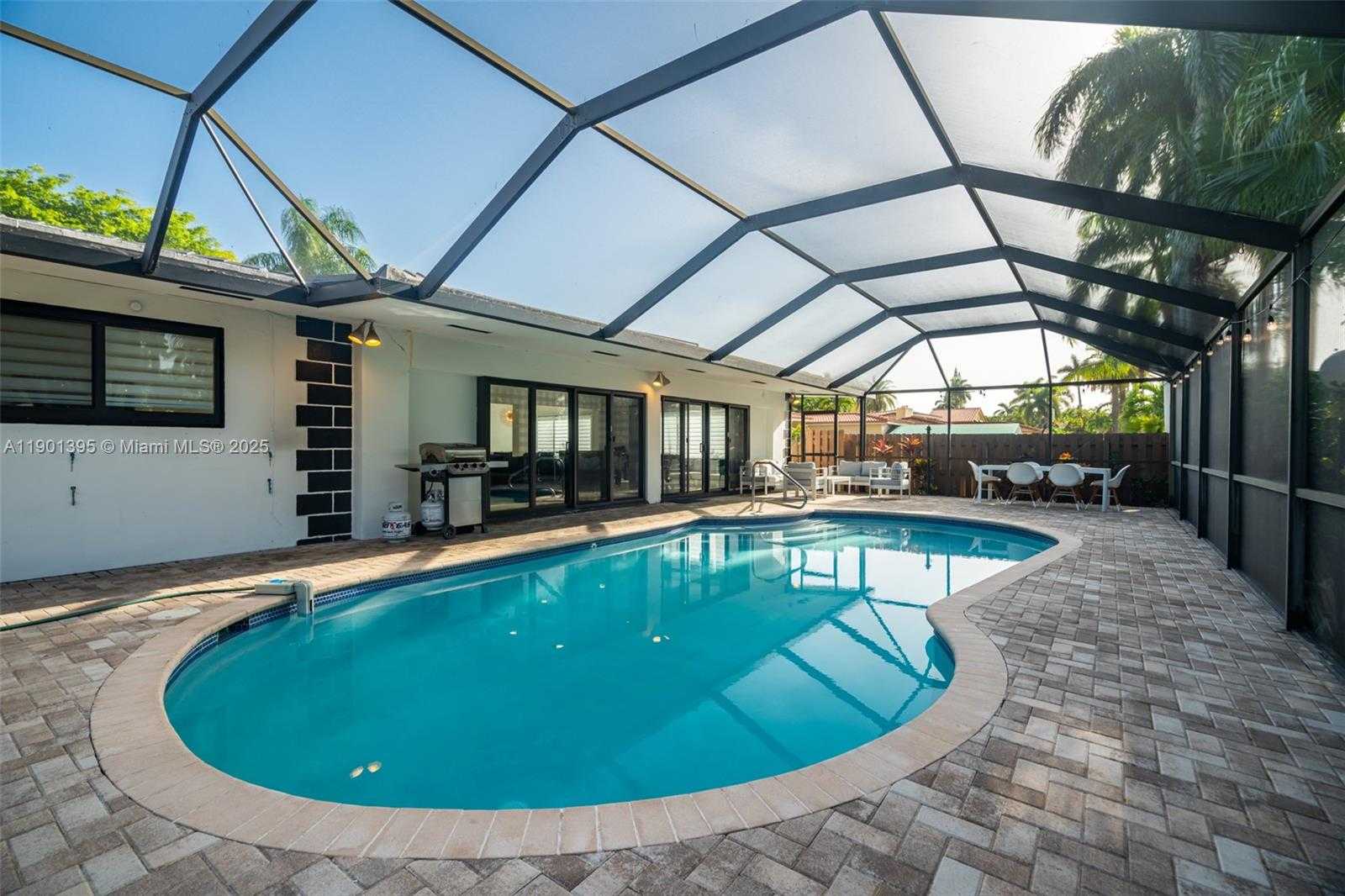 Small Image of 1141 NORTH NORTHLAKE DR, Hollywood Number 16