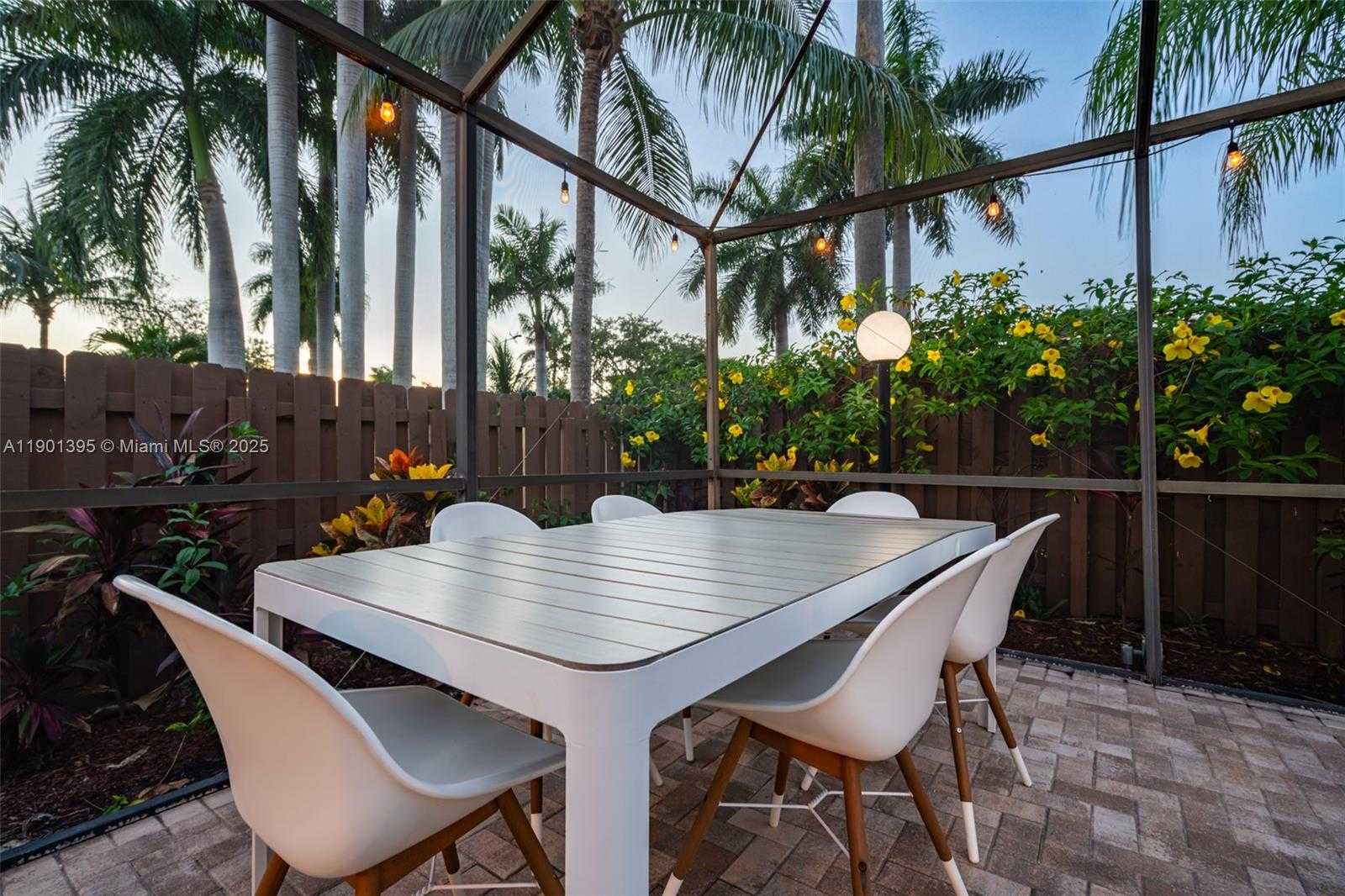 Small Image of 1141 NORTH NORTHLAKE DR, Hollywood Number 18