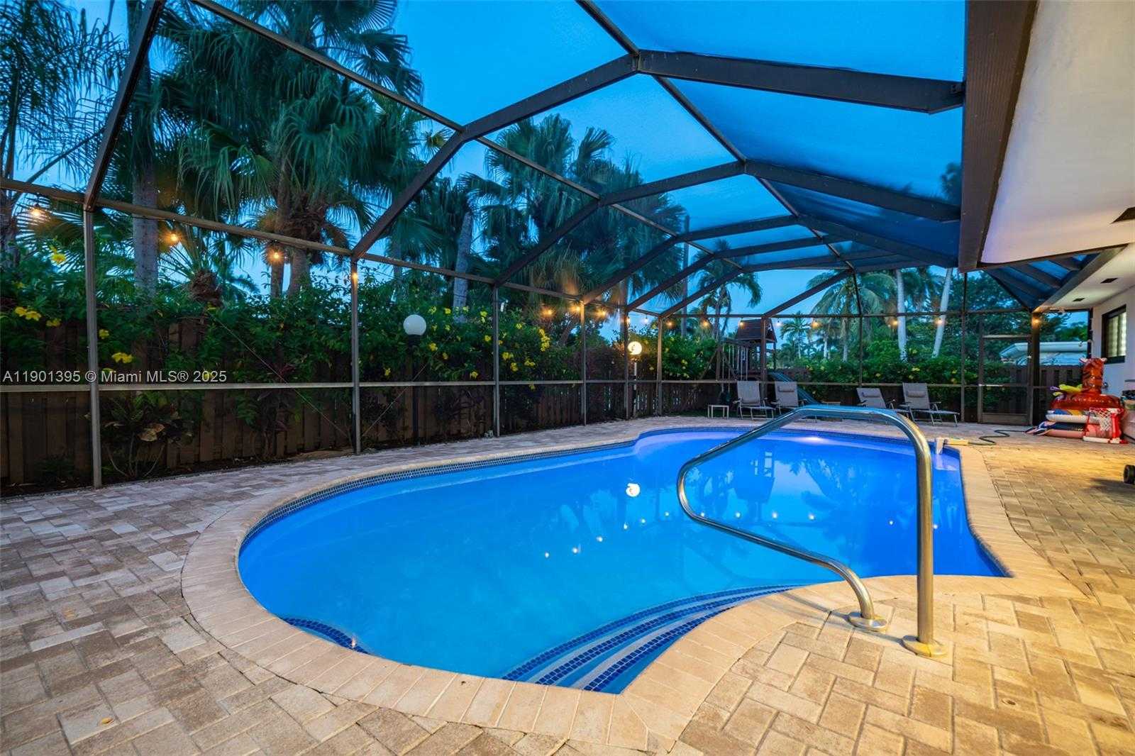 Small Image of 1141 NORTH NORTHLAKE DR, Hollywood Number 20