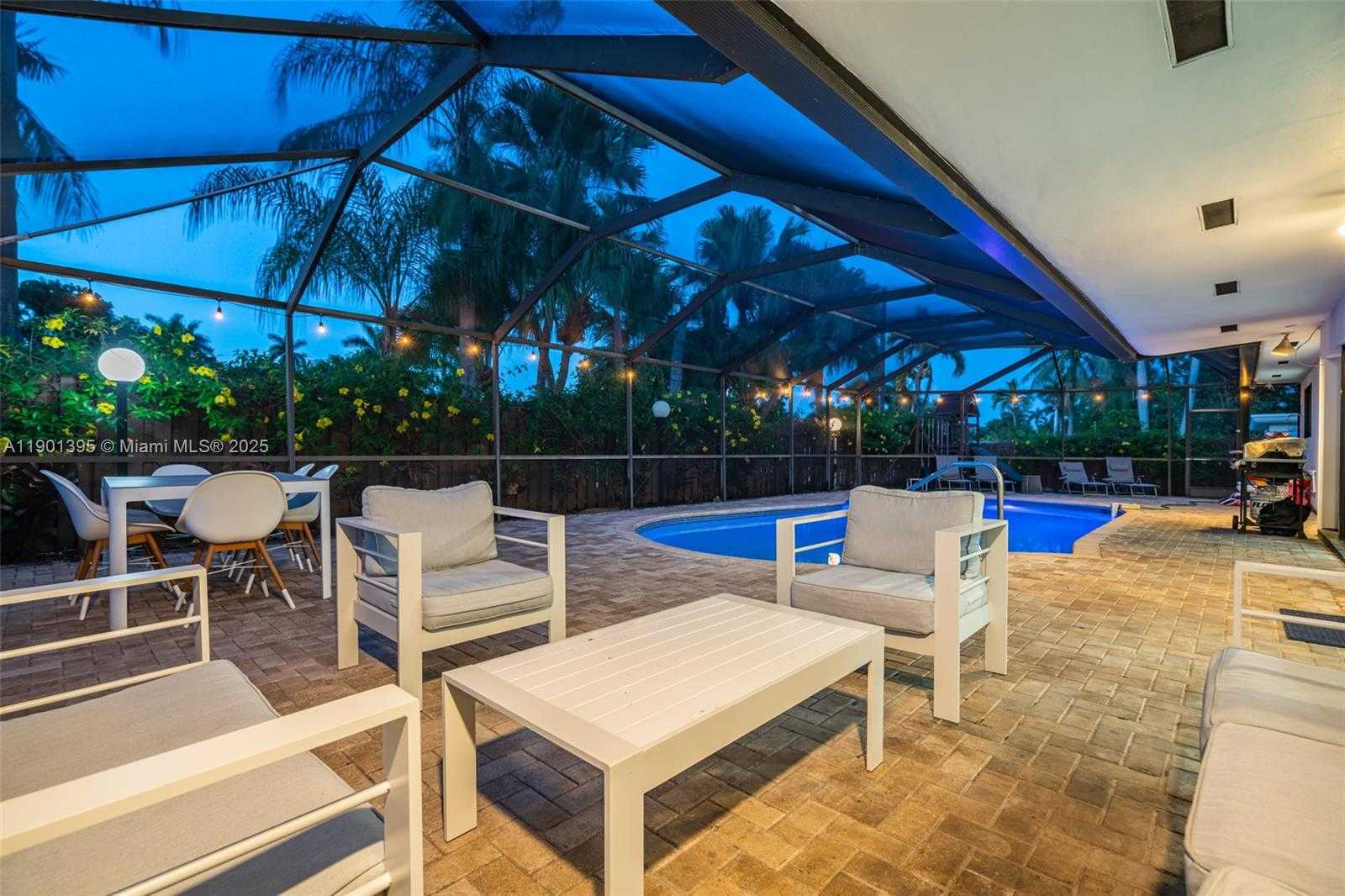 Small Image of 1141 NORTH NORTHLAKE DR, Hollywood Number 21
