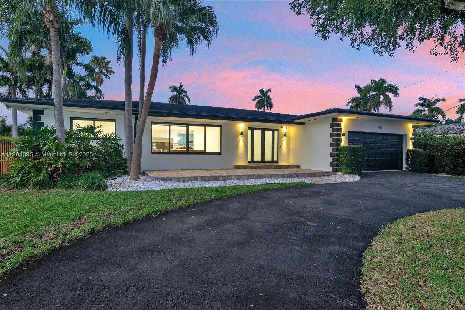 Small Image of 1141 NORTH NORTHLAKE DR, Hollywood Number 27
