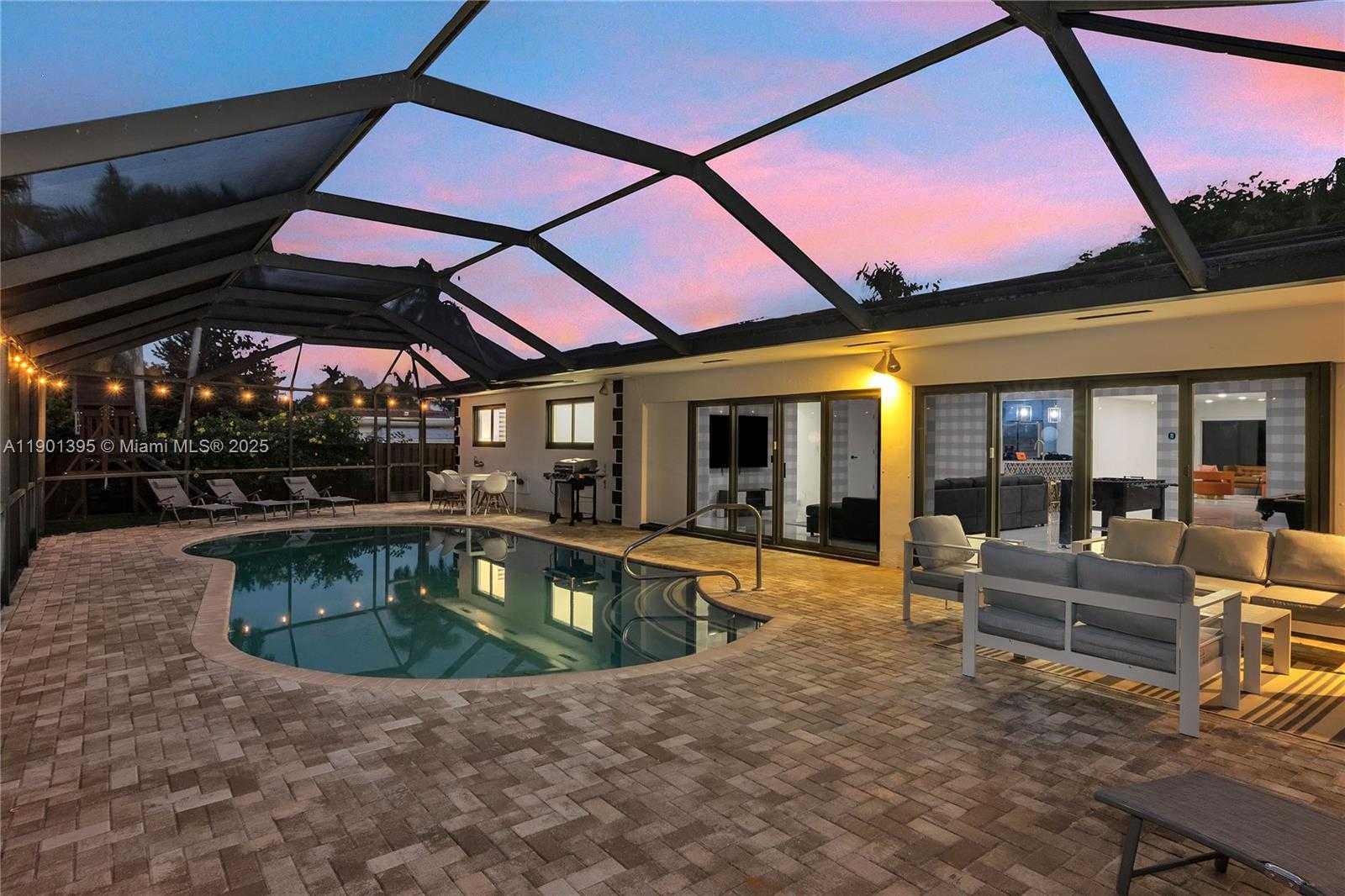 Small Image of 1141 NORTH NORTHLAKE DR, Hollywood Number 28