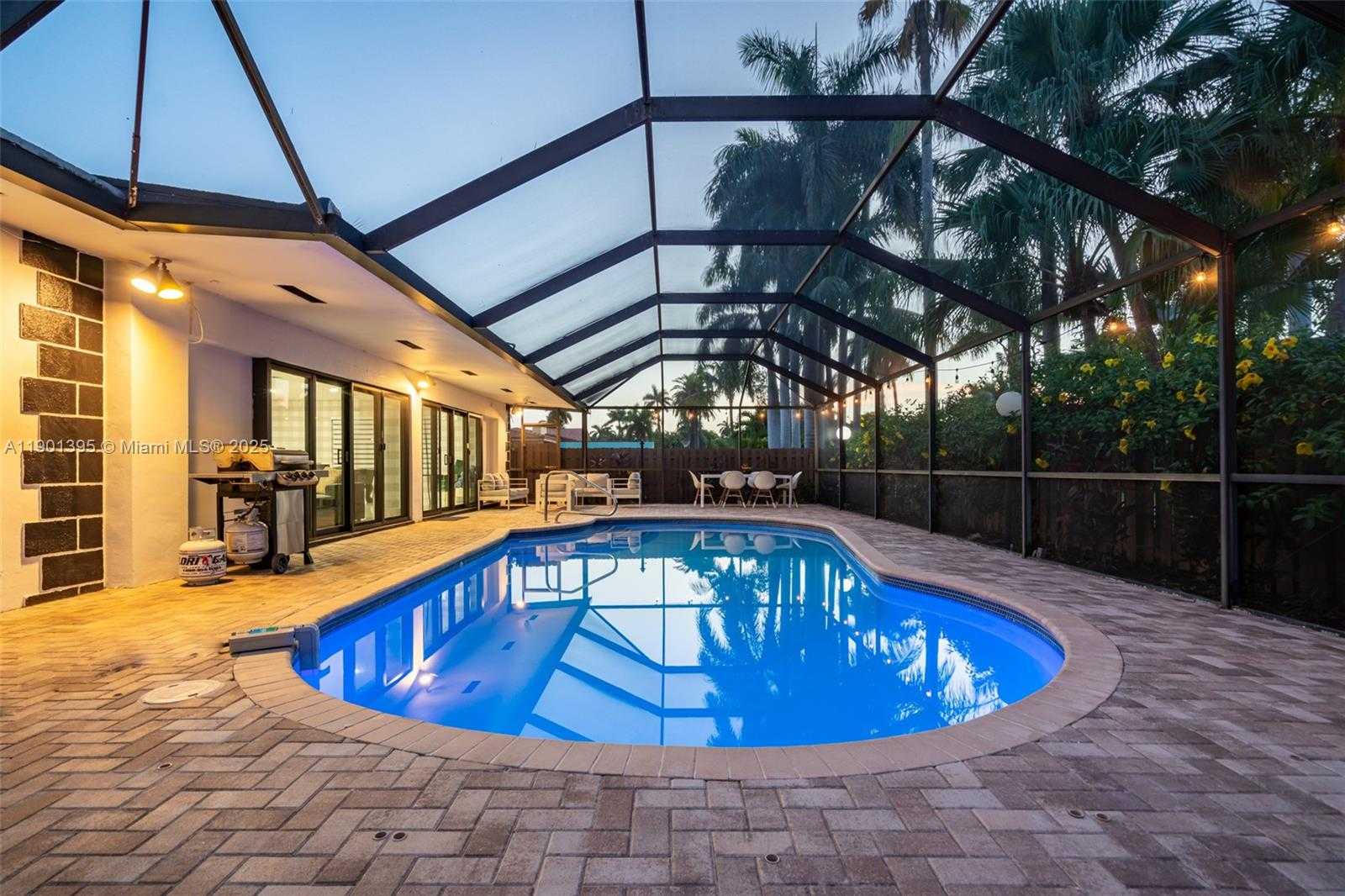 Small Image of 1141 NORTH NORTHLAKE DR, Hollywood Number 29