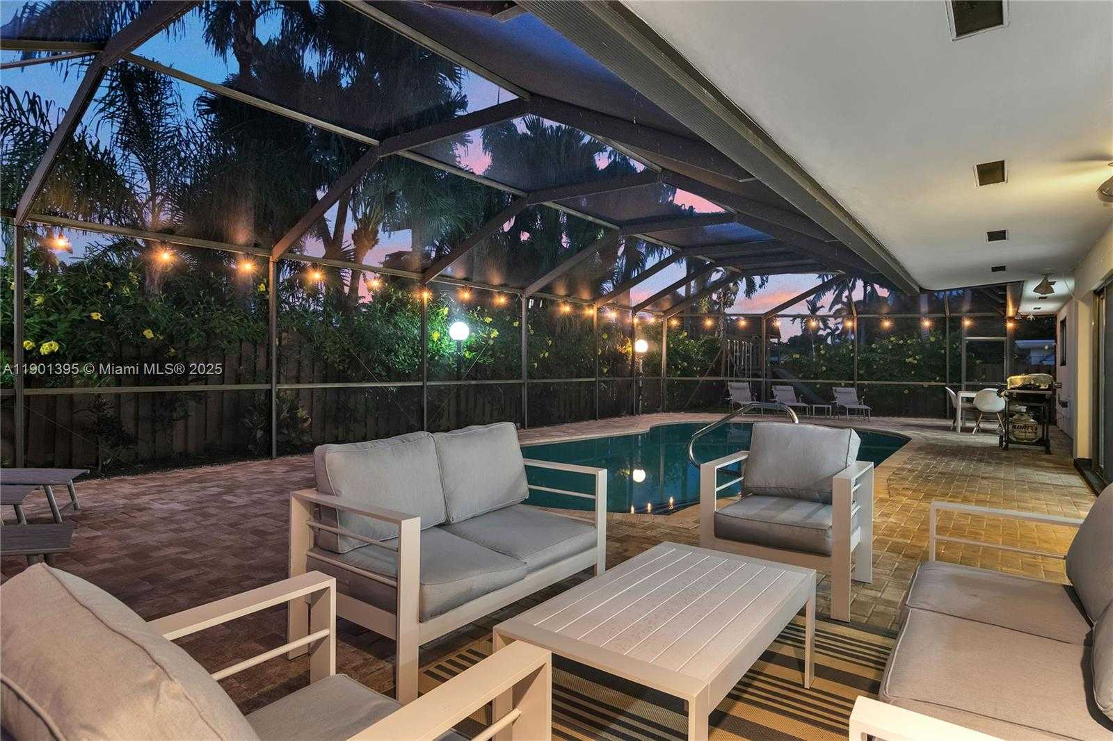 Small Image of 1141 NORTH NORTHLAKE DR, Hollywood Number 30