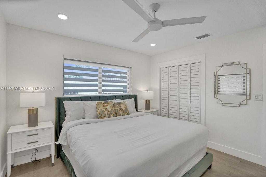 Small Image of 1141 NORTH NORTHLAKE DR, Hollywood Number 32