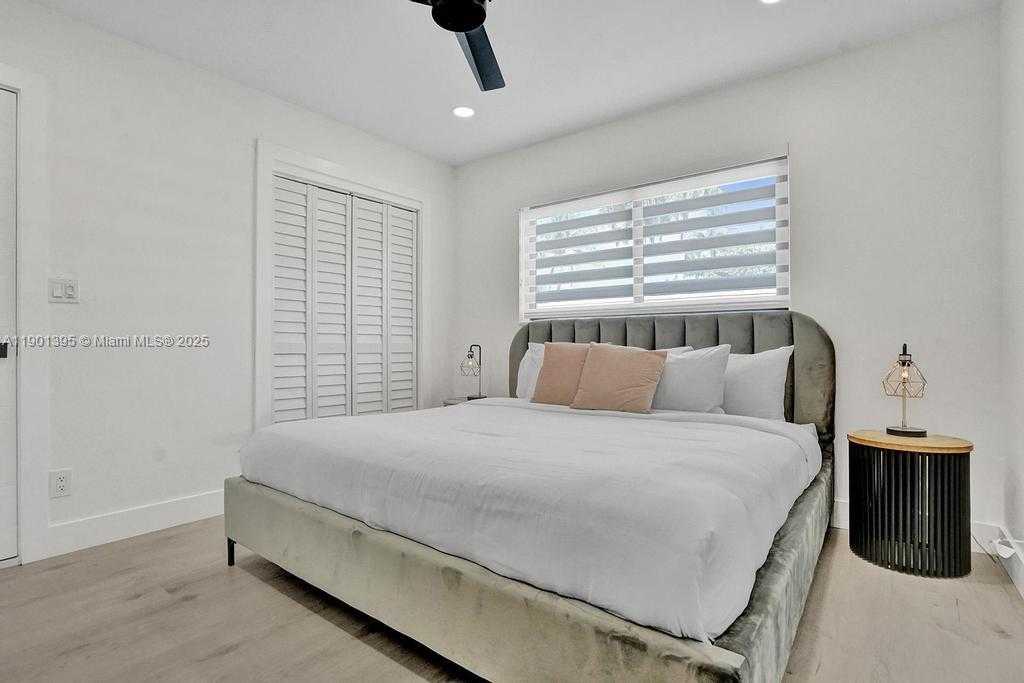 Small Image of 1141 NORTH NORTHLAKE DR, Hollywood Number 36
