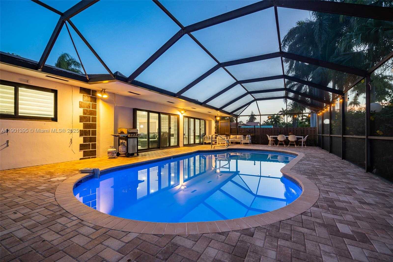 Small Image of 1141 NORTH NORTHLAKE DR, Hollywood Number 4