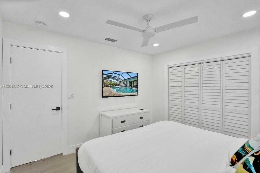 Small Image of 1141 NORTH NORTHLAKE DR, Hollywood Number 40