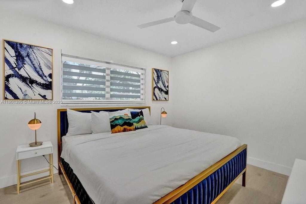Small Image of 1141 NORTH NORTHLAKE DR, Hollywood Number 41