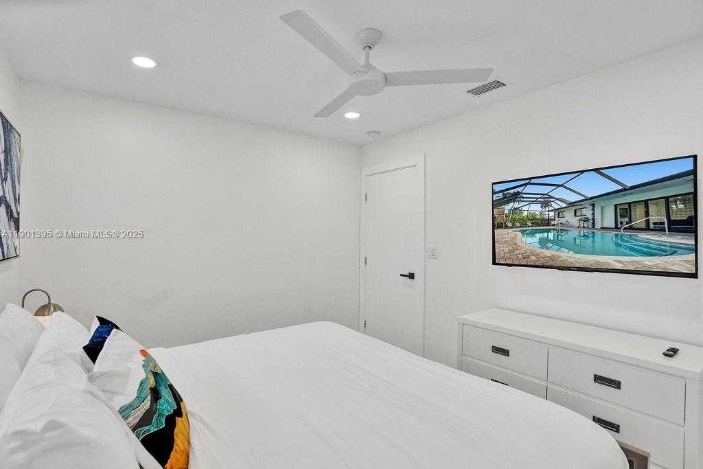 Small Image of 1141 NORTH NORTHLAKE DR, Hollywood Number 42