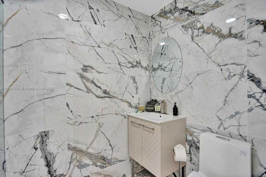 Small Image of 1141 NORTH NORTHLAKE DR, Hollywood Number 43
