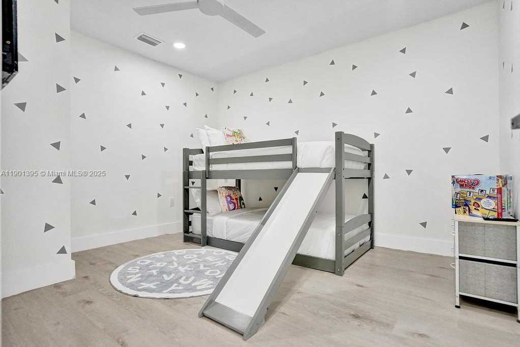 Small Image of 1141 NORTH NORTHLAKE DR, Hollywood Number 45