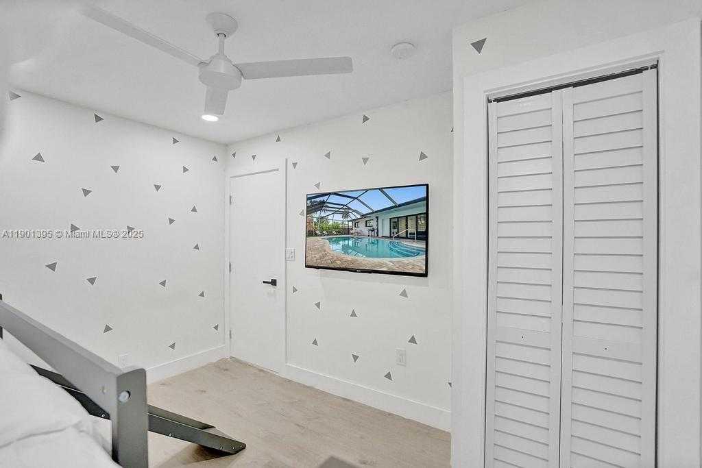 Small Image of 1141 NORTH NORTHLAKE DR, Hollywood Number 46