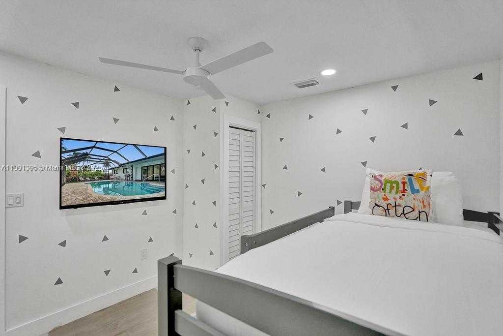 Small Image of 1141 NORTH NORTHLAKE DR, Hollywood Number 47