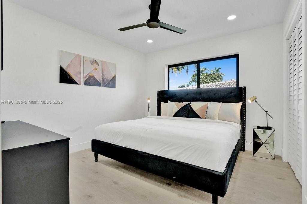 Small Image of 1141 NORTH NORTHLAKE DR, Hollywood Number 48