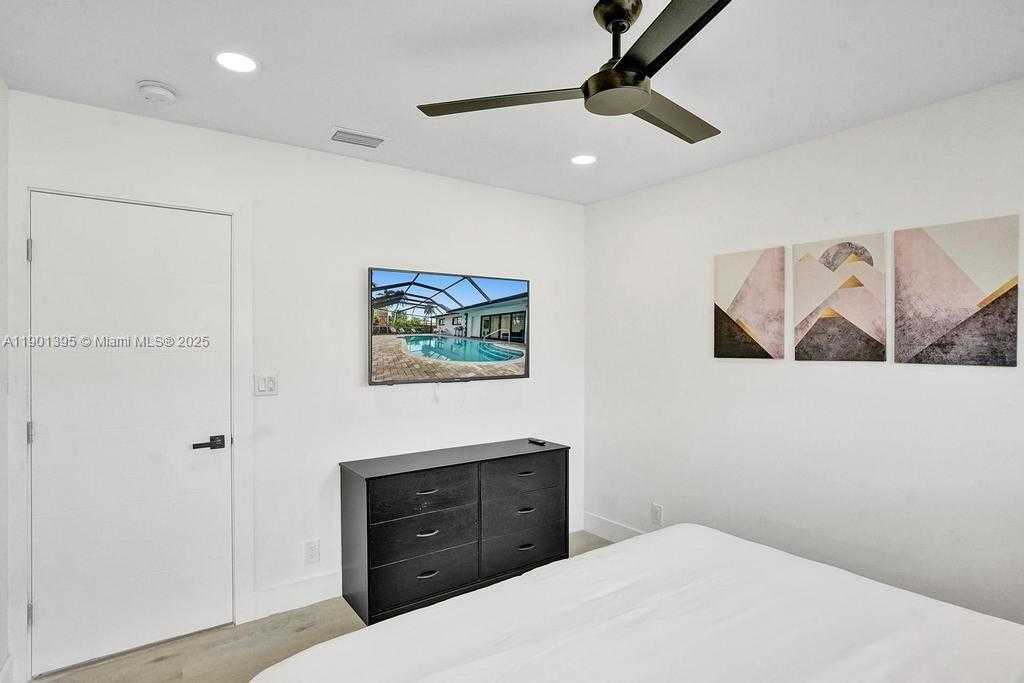 Small Image of 1141 NORTH NORTHLAKE DR, Hollywood Number 51