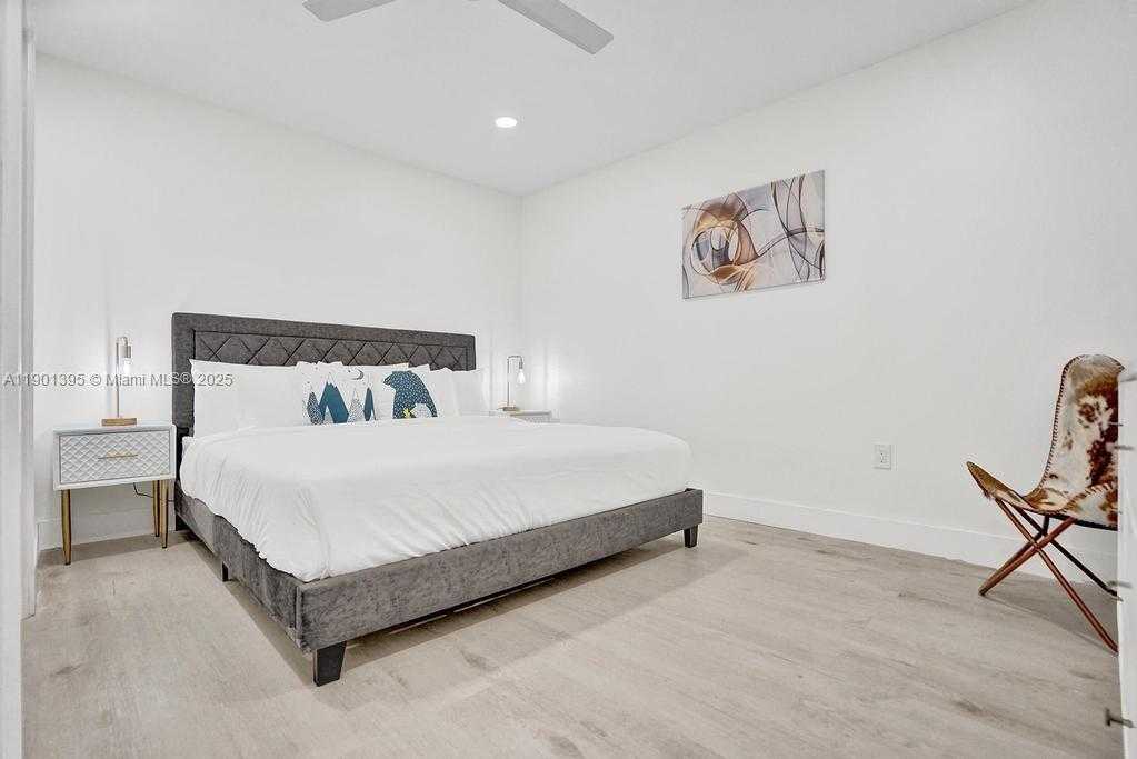 Small Image of 1141 NORTH NORTHLAKE DR, Hollywood Number 54