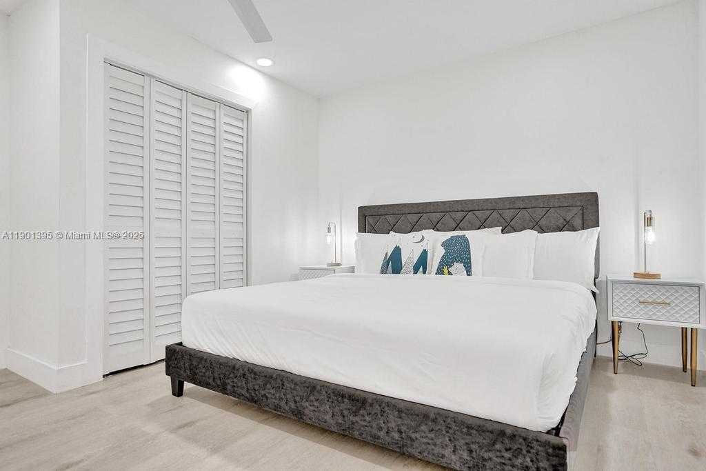 Small Image of 1141 NORTH NORTHLAKE DR, Hollywood Number 55