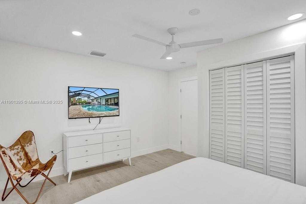 Small Image of 1141 NORTH NORTHLAKE DR, Hollywood Number 56