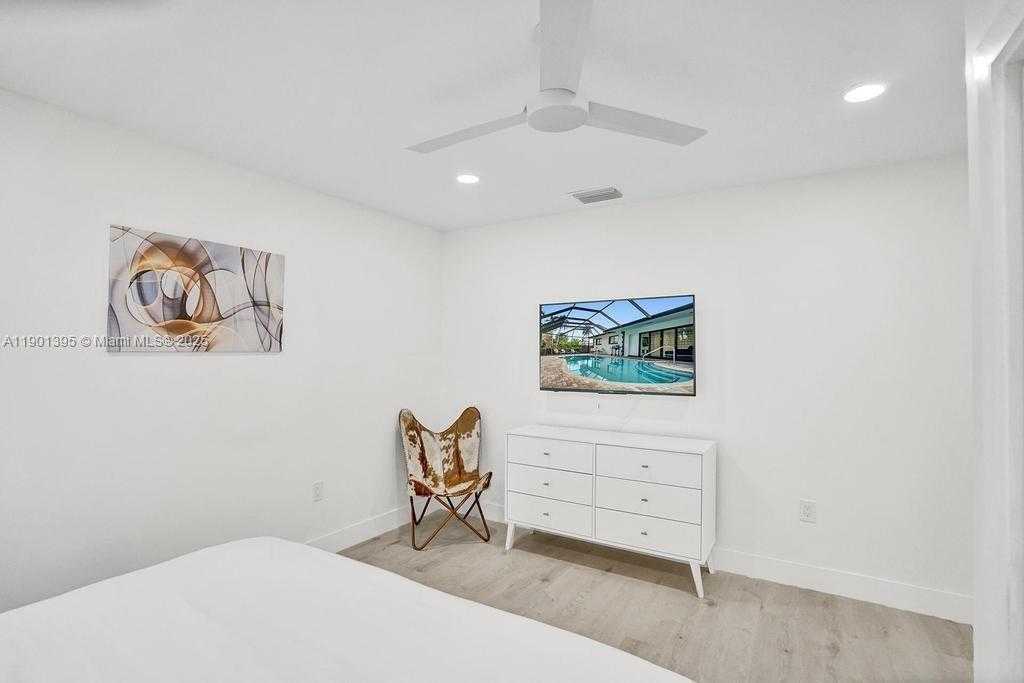 Small Image of 1141 NORTH NORTHLAKE DR, Hollywood Number 57