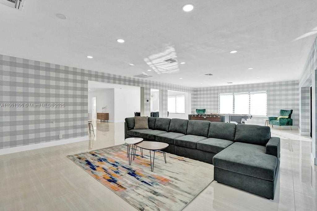 Small Image of 1141 NORTH NORTHLAKE DR, Hollywood Number 58